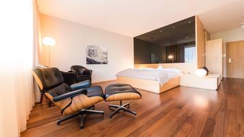 Deluxe-Doppelzimmer | Italienische Bettbezüge von Frette, Pillowtop-Betten, Minibar