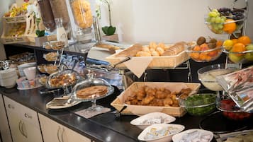 Desayuno buffet (EUR 10 por persona)