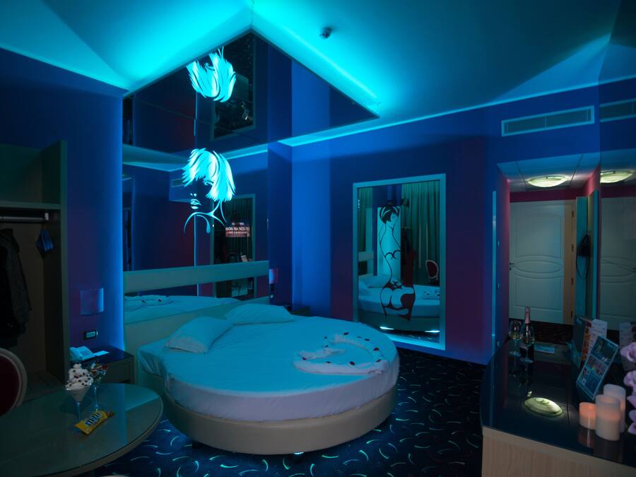 Down comforters, minibar, in-room safe, desk