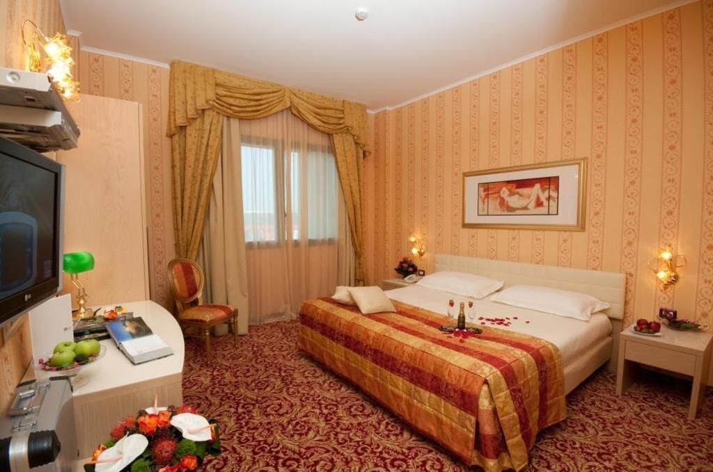 Down comforters, minibar, in-room safe, desk