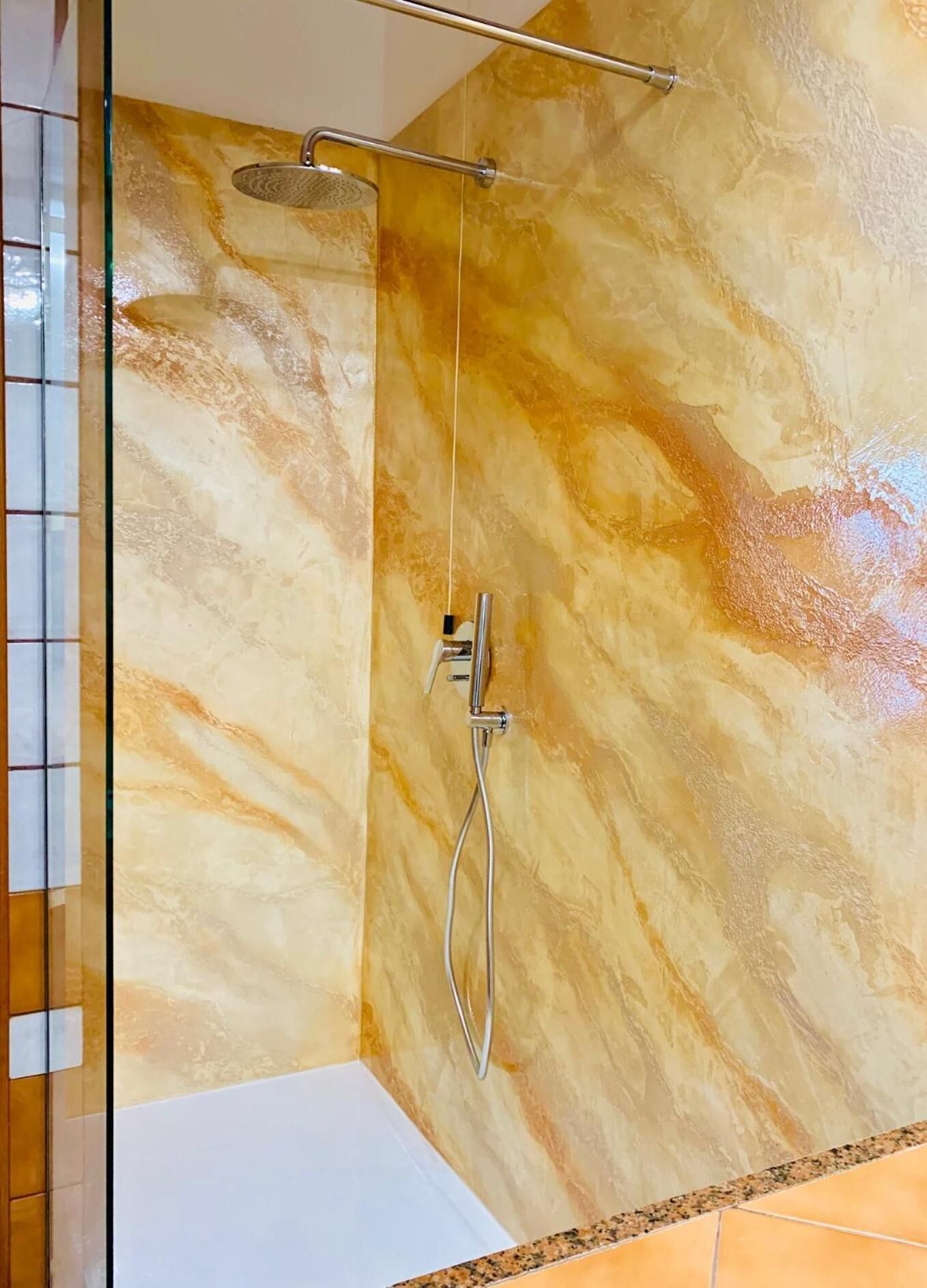 combined shower/bathtub, deep-soaking bathtub, rainfall showerhead