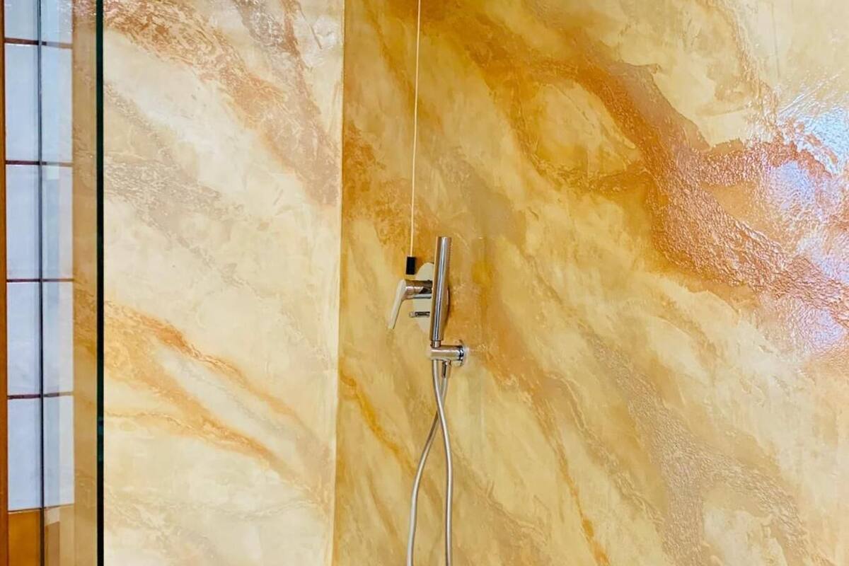 combined shower/bathtub, deep-soaking bathtub, rainfall showerhead