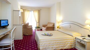 Junior Suite, Balcony | Hypo-allergenic bedding, minibar, in-room safe, individually furnished