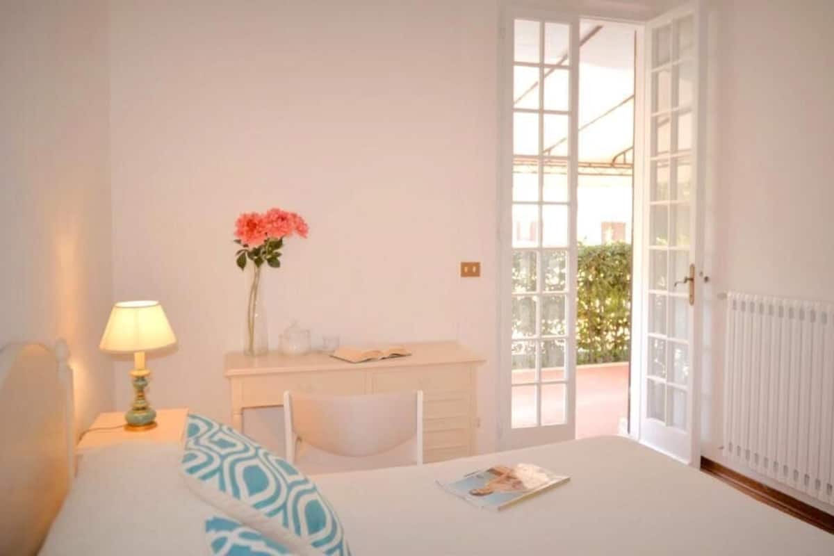 basic triple room | 1 bedroom, minibar, in-room safe, free wifi