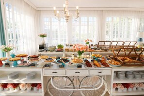 Petit déjeuner buffet compris tous les jours