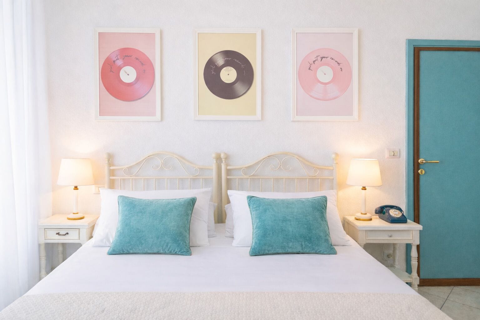 Standard-Dreibettzimmer | Minibar, Zimmersafe, kostenloses WLAN, Bettwäsche