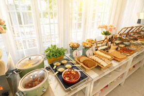 매일 뷔페 무료 아침 식사 포함