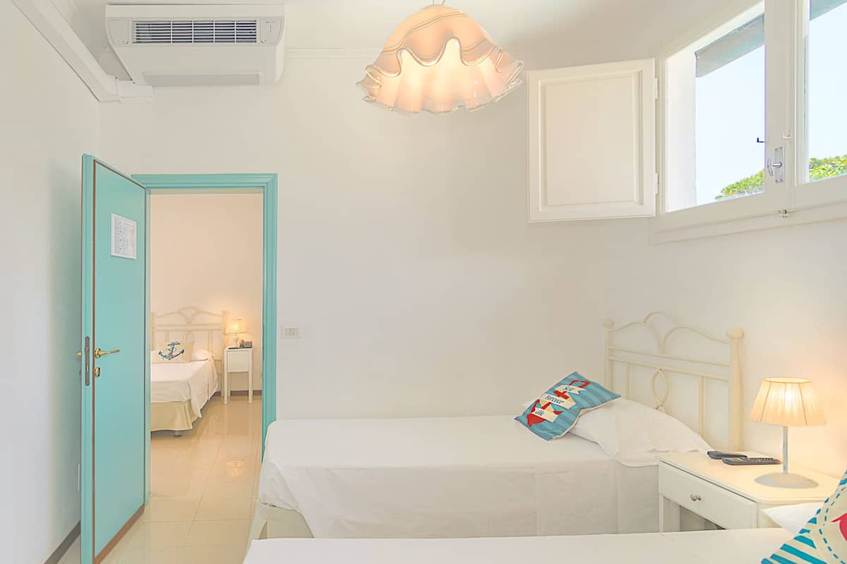 basic quadruple room | 1 bedroom, minibar, in-room safe, free wifi