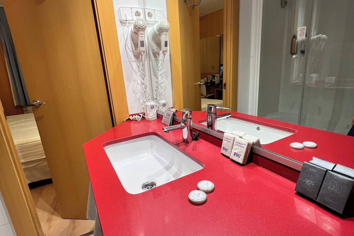 single room | bathroom | hair dryer, towels, soap, shampoo
