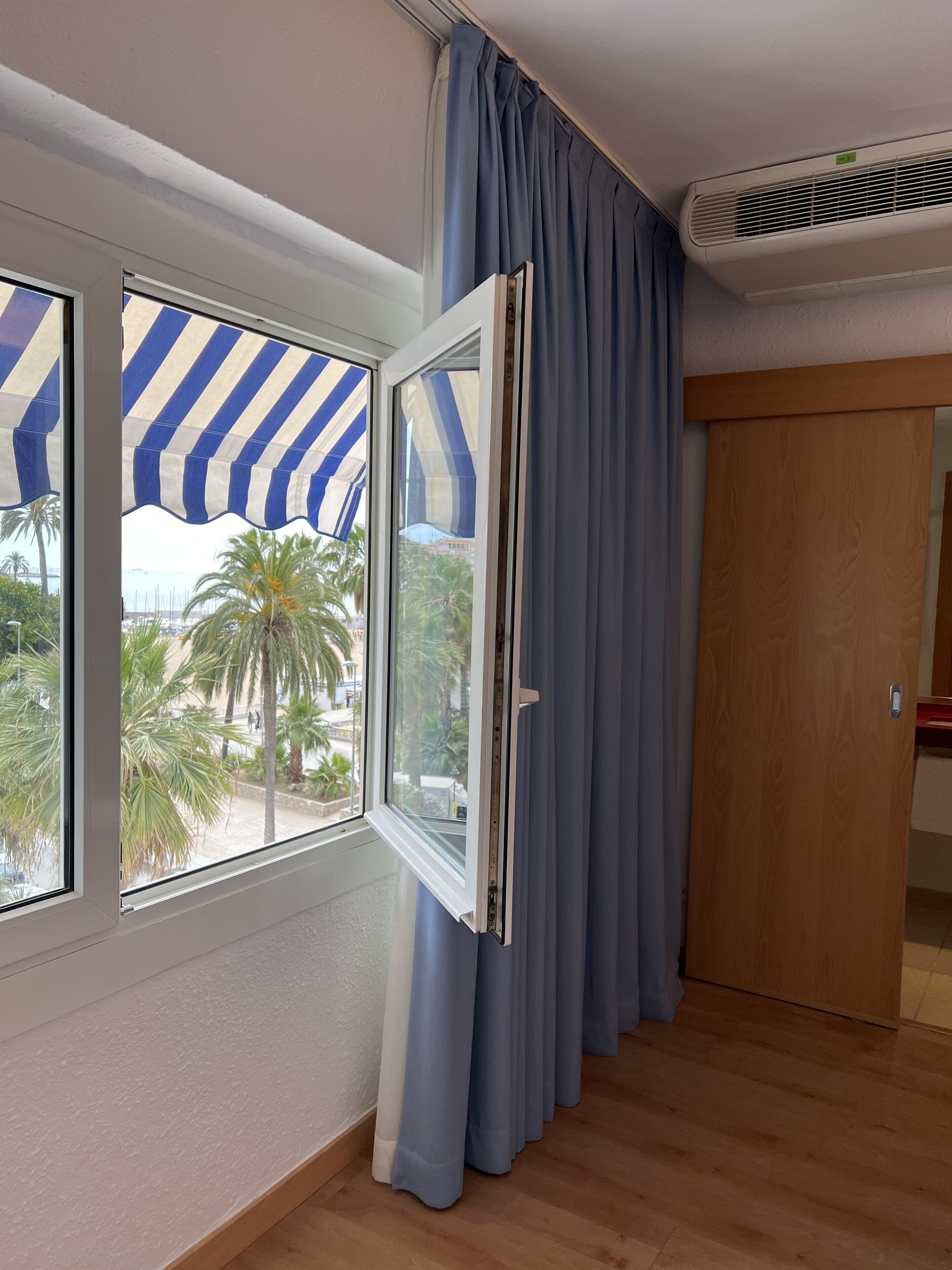 superior double or twin room | 1 bedroom, premium bedding, minibar, in-room safe