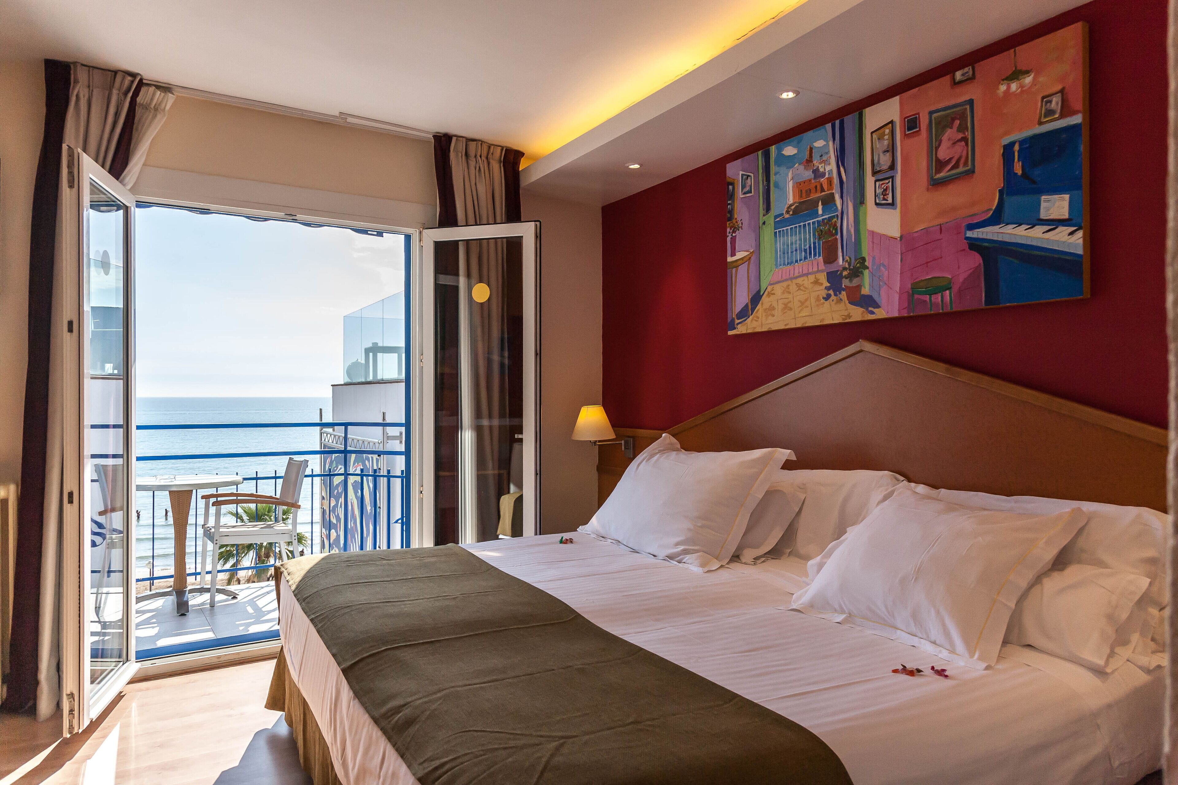 Premium bedding, minibar, in-room safe, desk