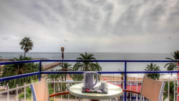 Habitación con 1 cama doble o 2 individuales, balcón, vistas al mar | Vistas desde la habitación