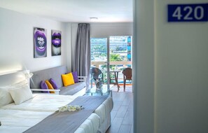 Verduisterende gordijnen, een strijkplank/strijkijzer, gratis wifi