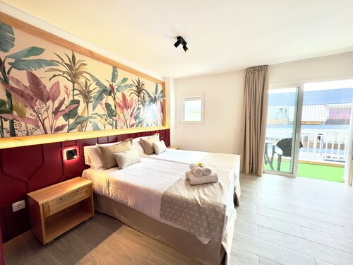 Skyview Hotel by LIVVO