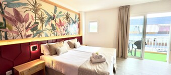 Skyview Hotel by LIVVO