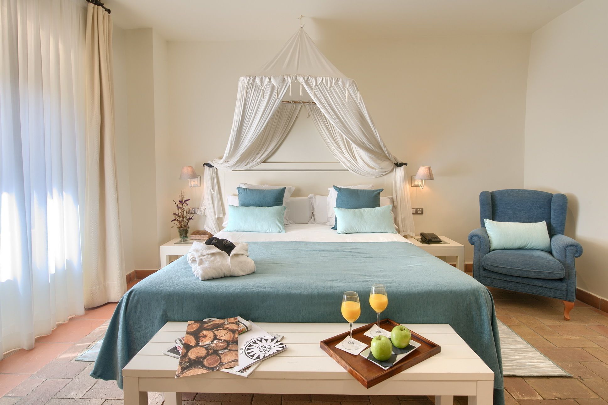 junior suite | 1 bedroom, minibar, in-room safe, free wifi