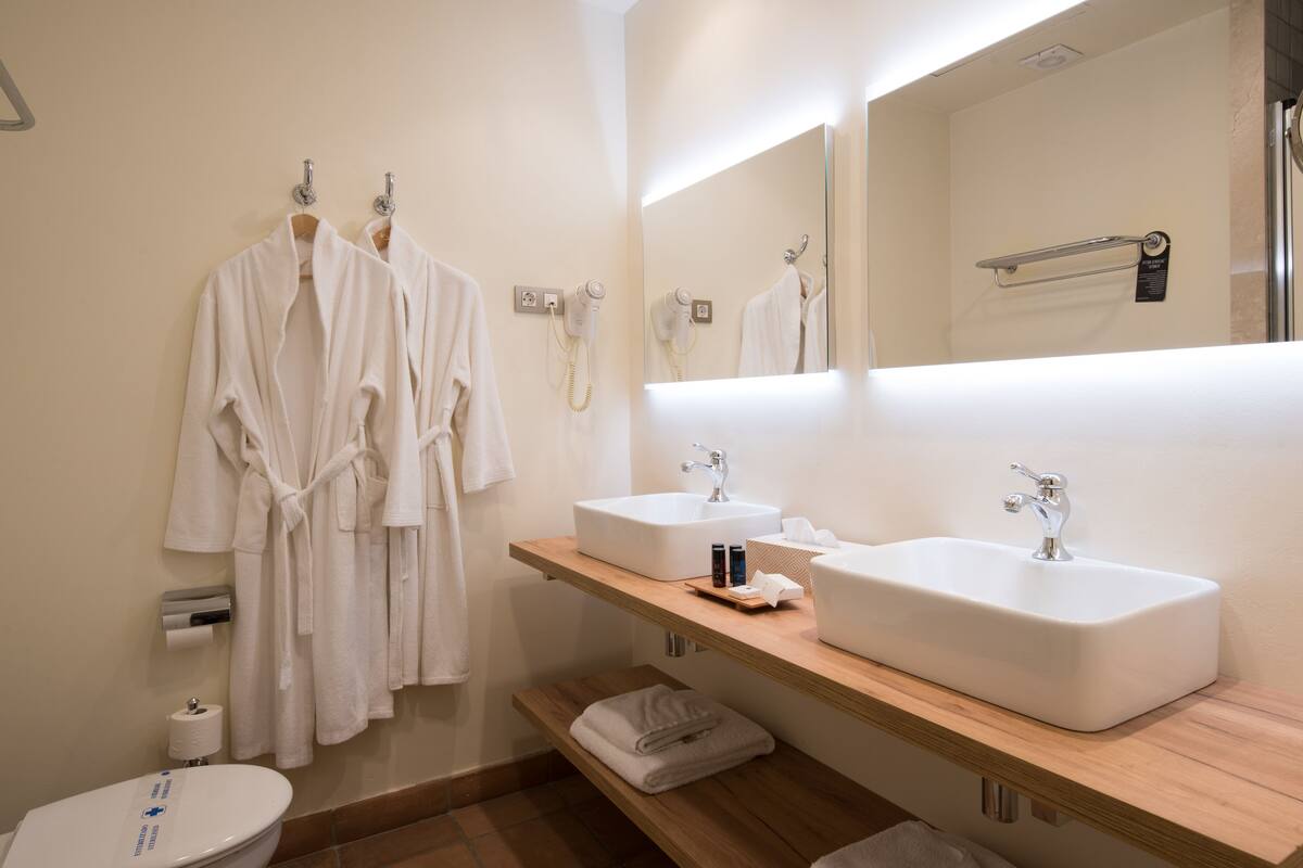 tower room | bathroom | free toiletries, hair dryer, towels, soap