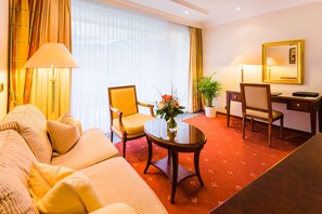 Allergitestet sengetøy, minibar, safe på rommet og skrivebord