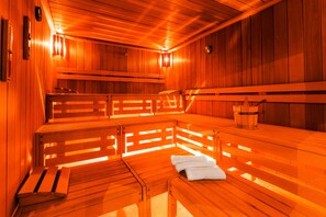 Salas para tratamentos a dois, sauna seca, banheira de hidromassagem