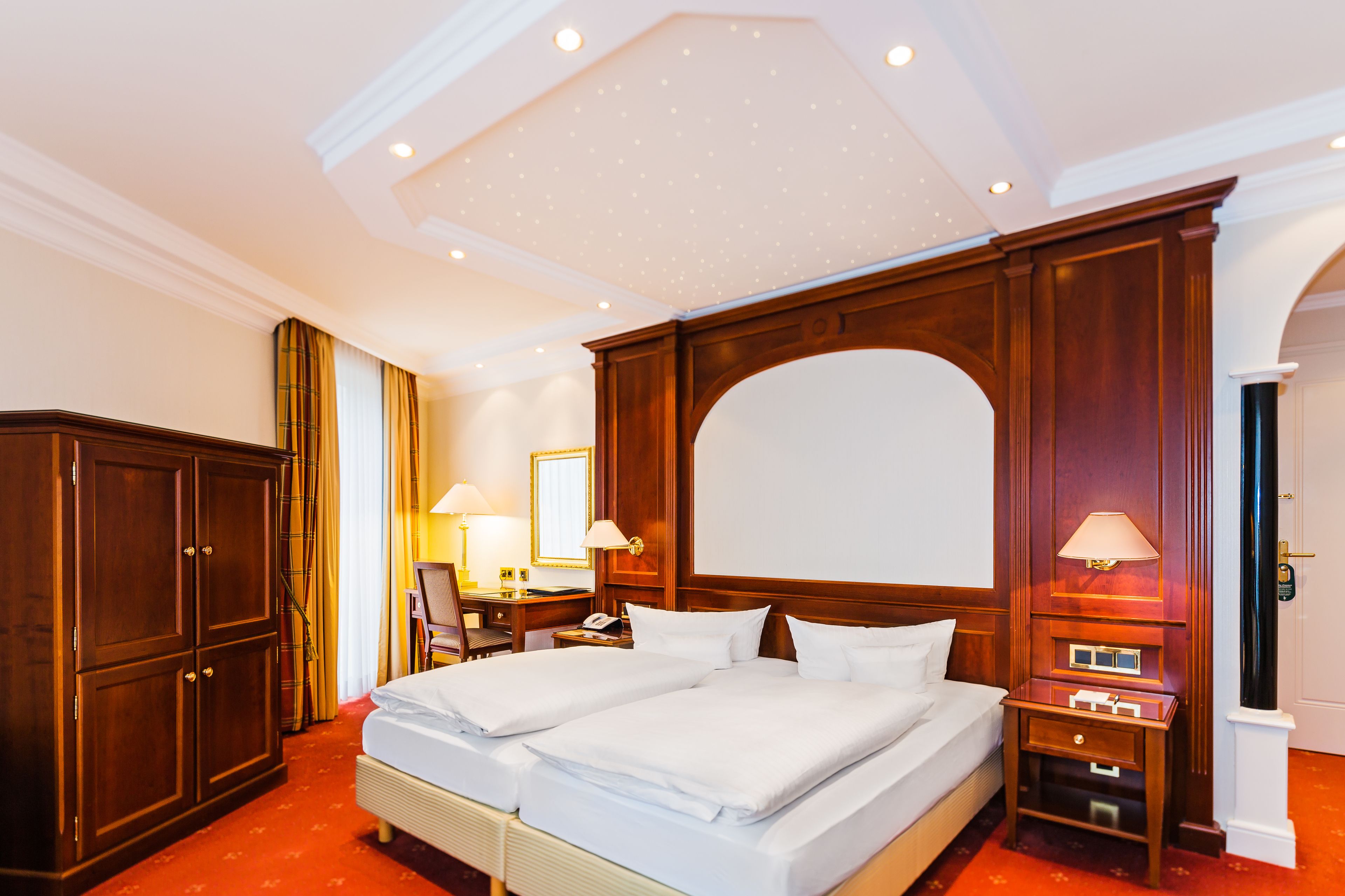 1 bedroom, hypo-allergenic bedding, minibar, in-room safe