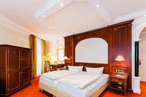 Allergitestet sengetøy, minibar, safe på rommet og skrivebord