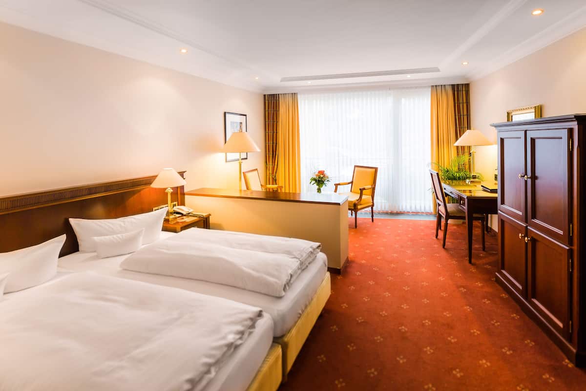 Junior Suite, Garden View | Hypo-allergenic bedding, minibar, in-room safe, desk