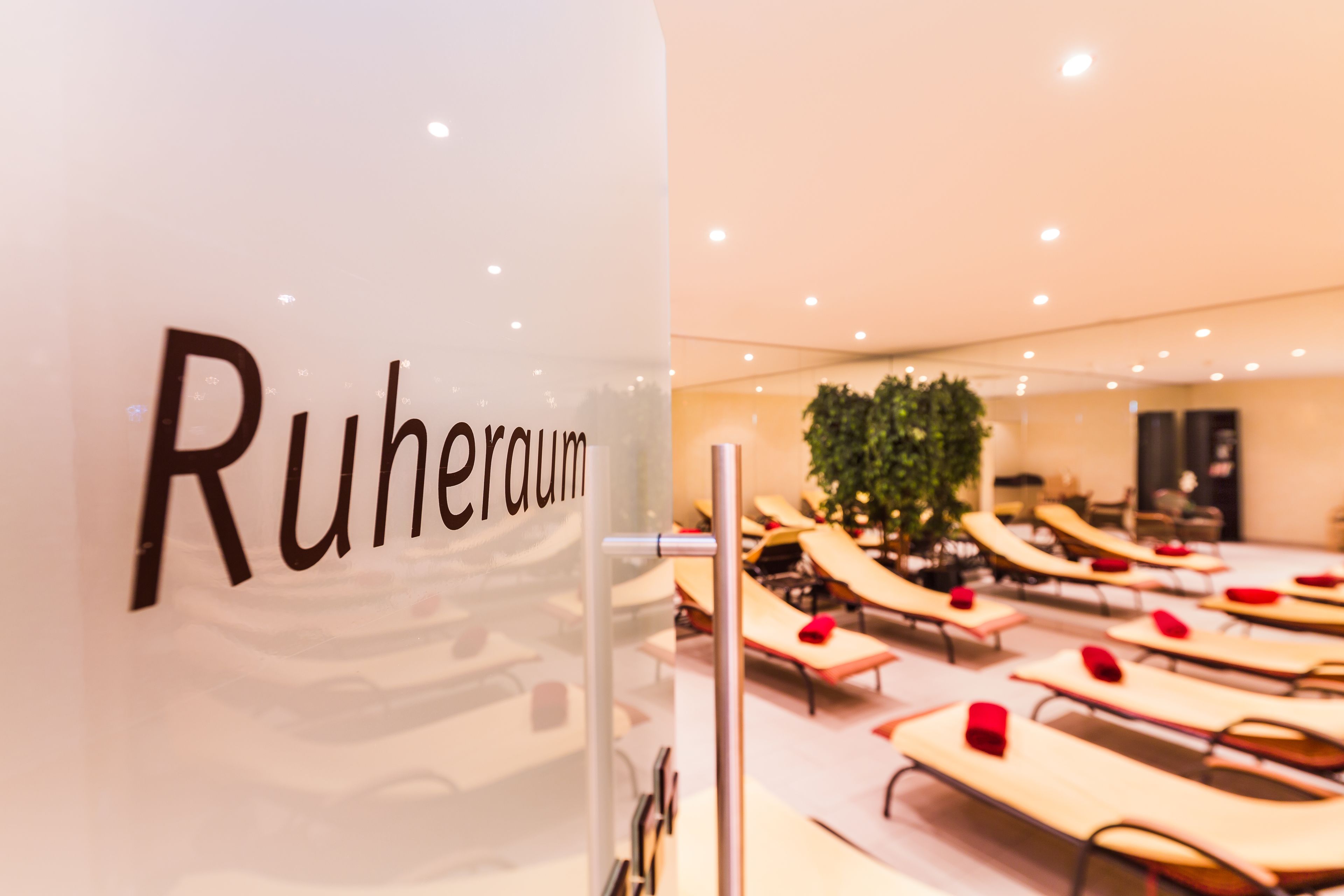 couples treatment room(s), sauna, hot tub, steam room, body treatments