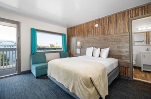 Standard Room, 1 Queen Bed | Bed sheets