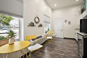 Free daily continental breakfast  - Beach Bum Inn (Ocean City)