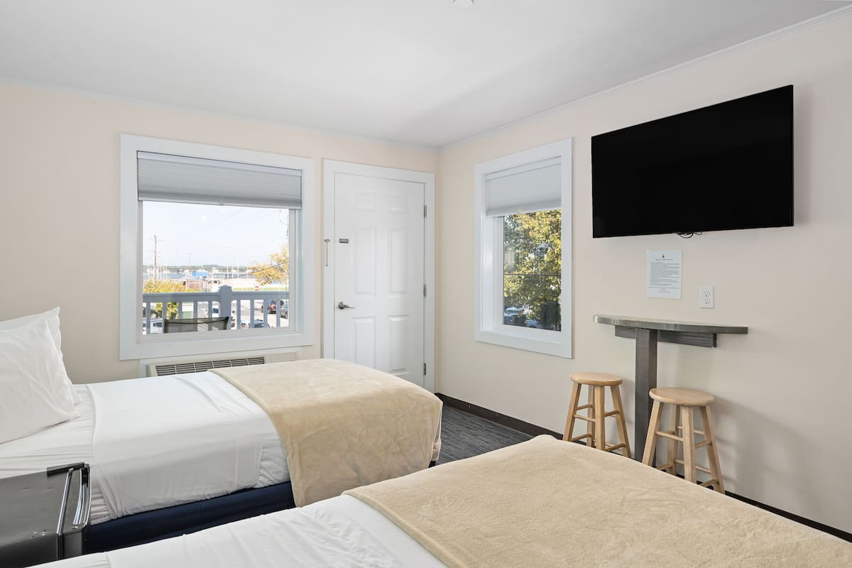 NEW Building - Deluxe Room, 2 Double Beds, Bay View