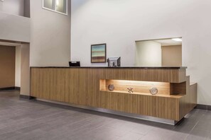 Lobby - Super 8 by Wyndham Peterborough (Peterborough)