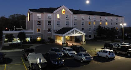 Super 8 by Wyndham Peterborough
