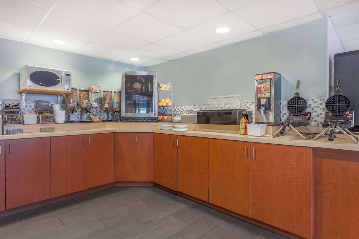 free daily continental breakfast