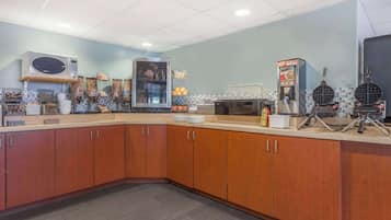 Free daily continental breakfast