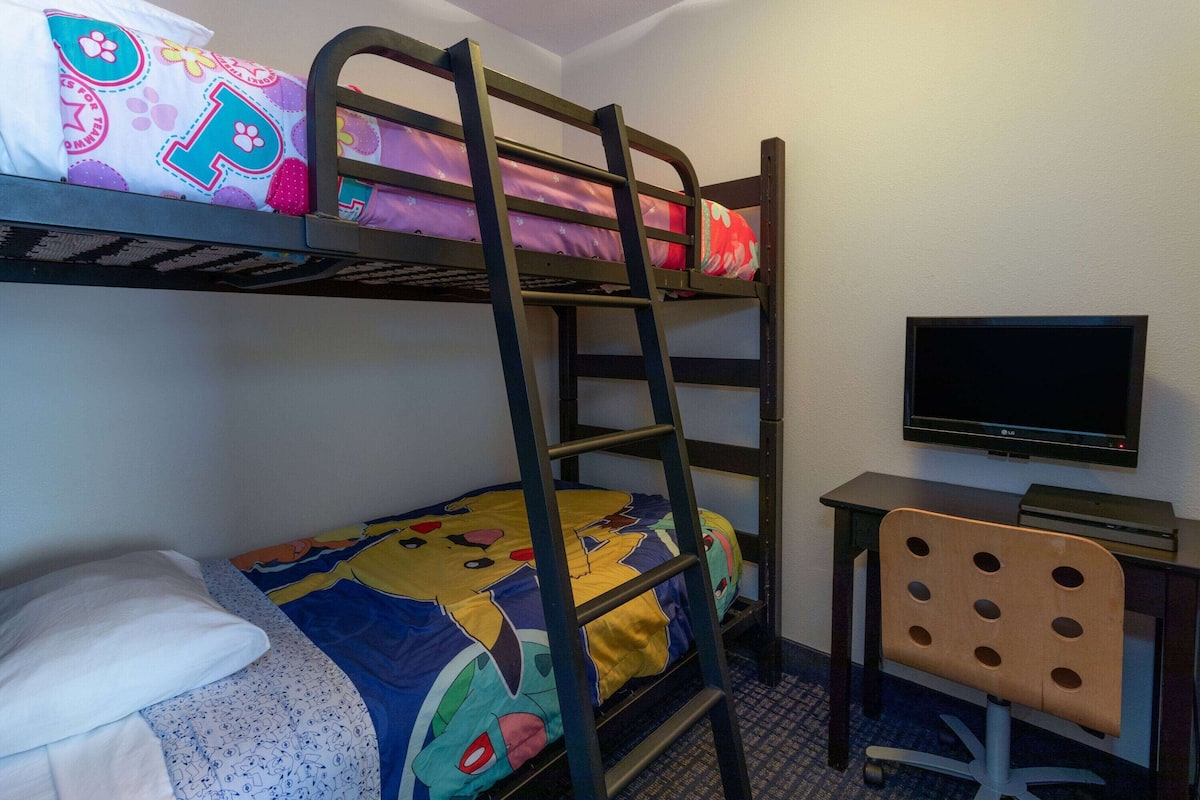 Familiale Suite | เครื่องนอนระดับพรีเมียม, โต๊ะทำงาน, ผ้าม่านกันแสง, เตารีด/โต๊ะรีดผ้า