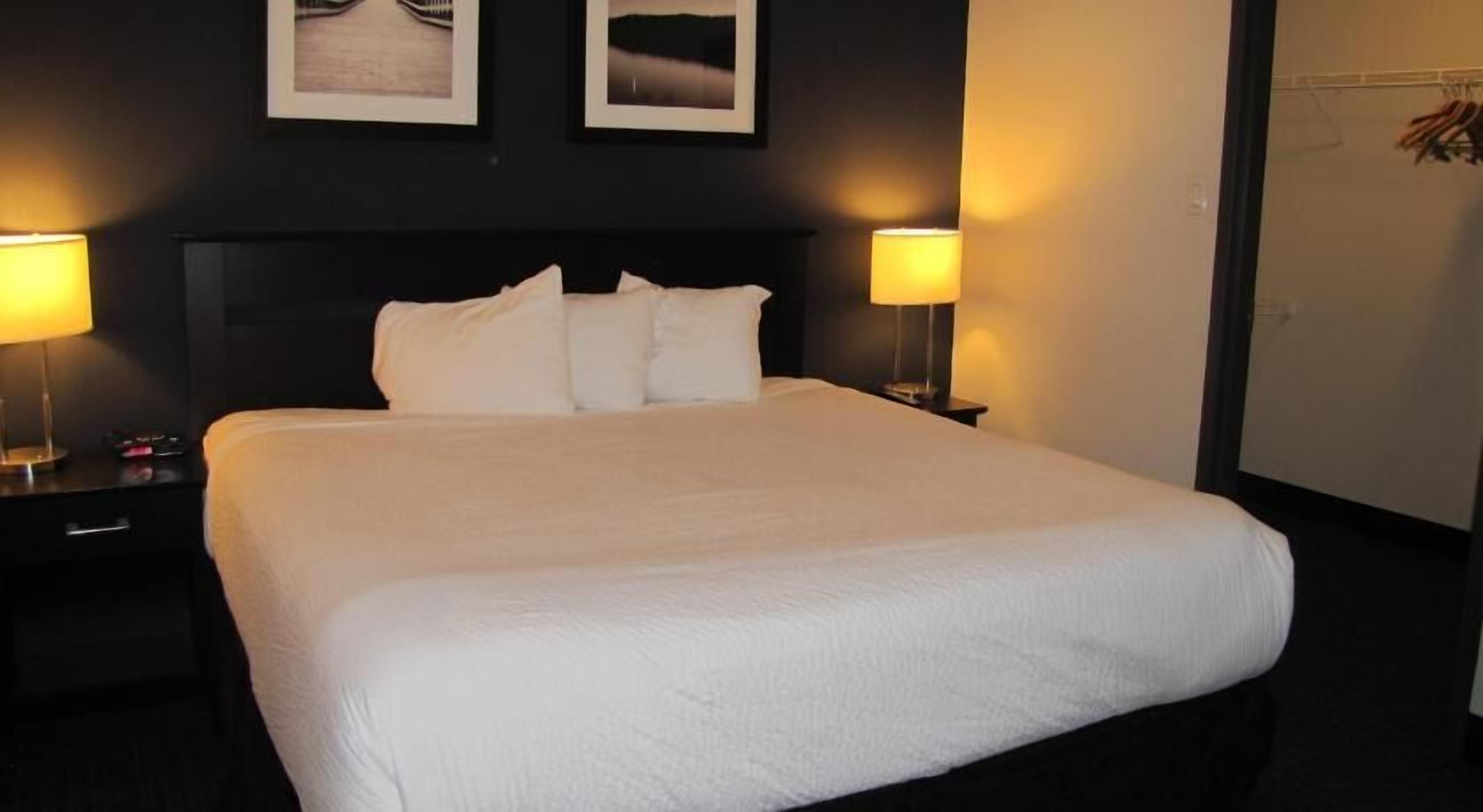 Ropa de cama de alta calidad, escritorio y cortinas blackout 