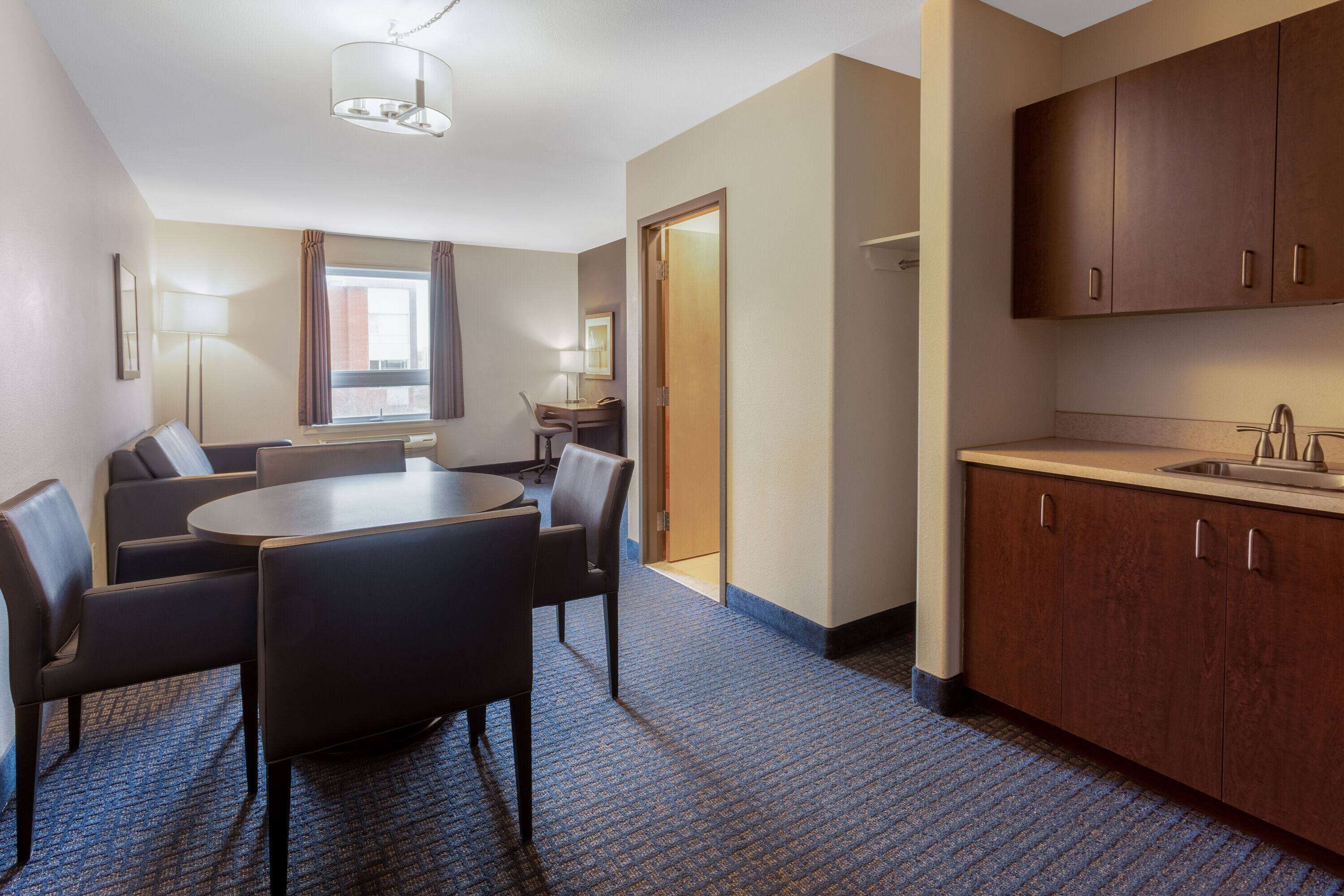 suite, 1 king bed with sofa bed | premium bedding, desk, blackout curtains, iron/ironing board