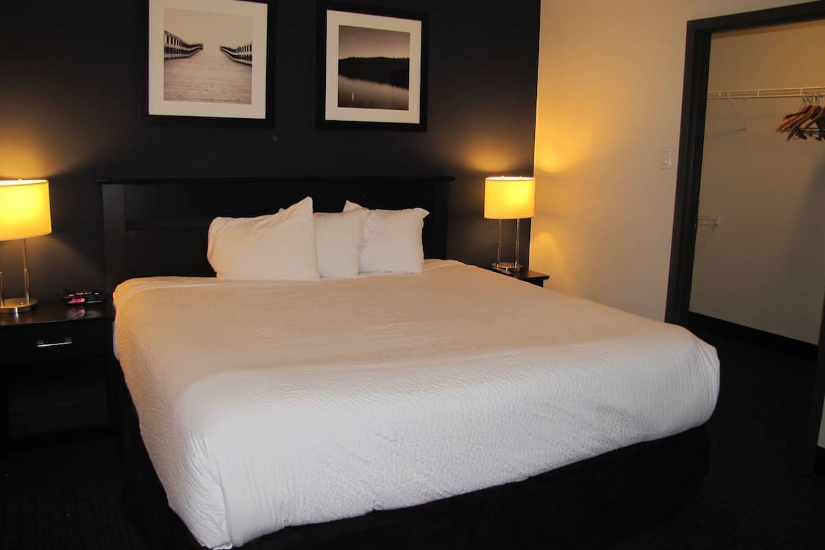 Ropa de cama de alta calidad, escritorio y cortinas blackout