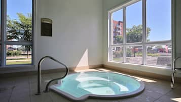 Bañera de hidromasaje interior