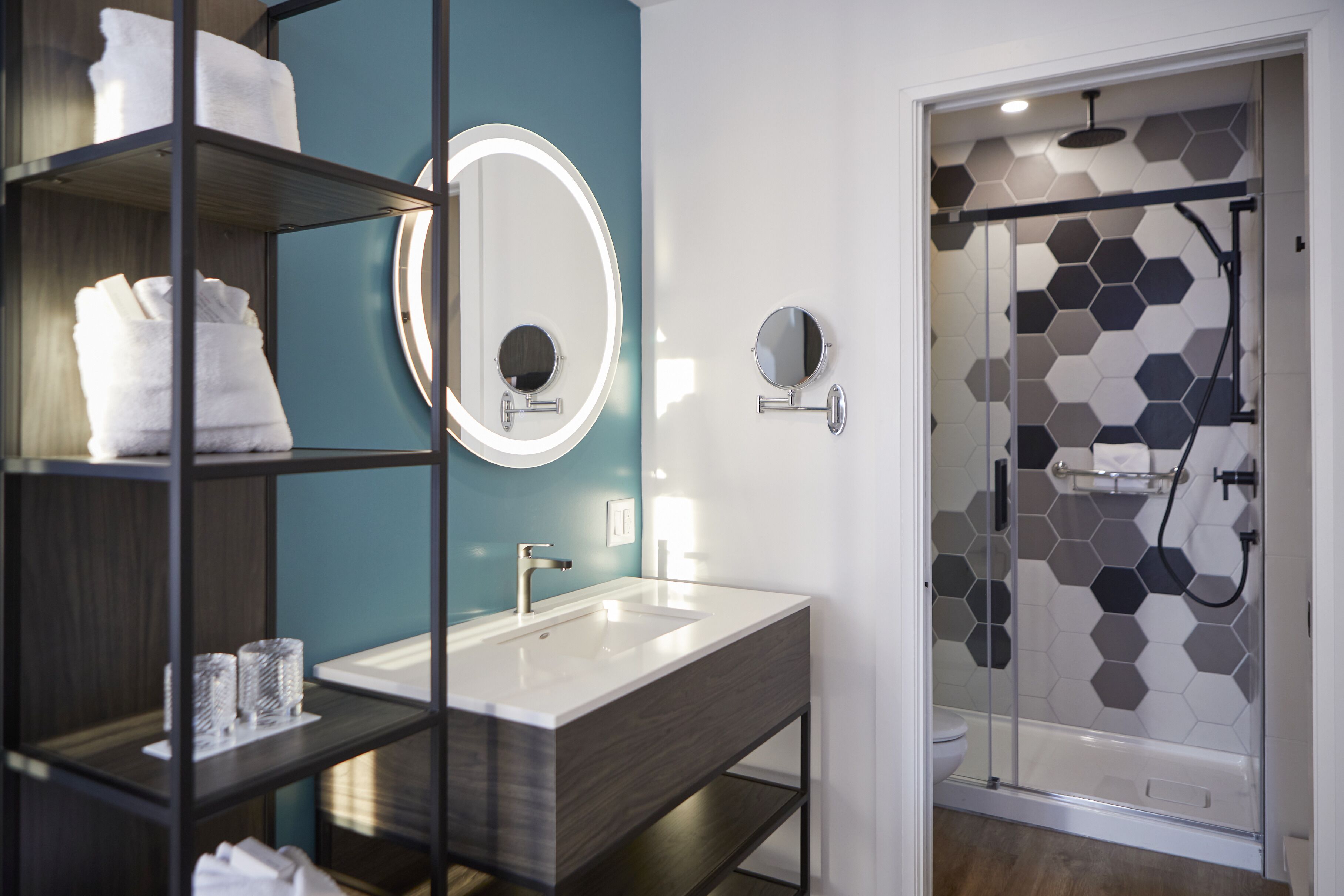 elite suite | bathroom | free toiletries, hair dryer, towels, soap