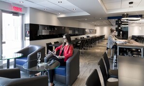 Lobby-lounge