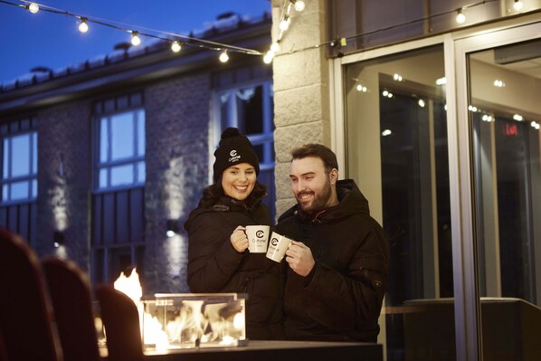 BBQ/picnic area - Hôtel Cofortel (L'Ancienne-Lorette)