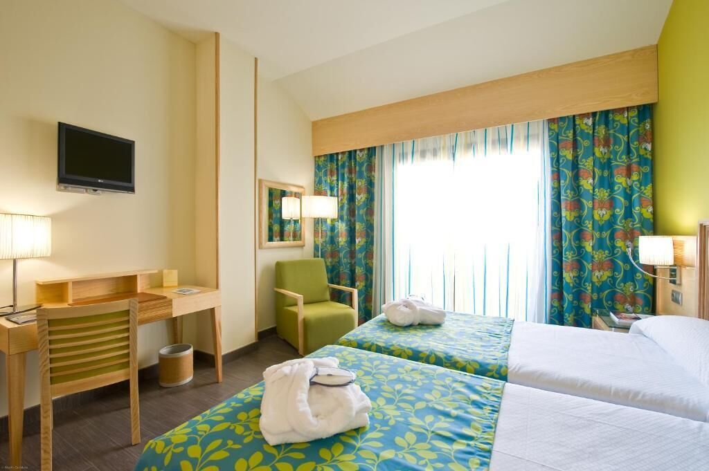 Minibar, in-room safe, desk, free WiFi