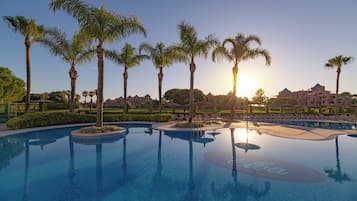 Outdoor pool, pool loungers