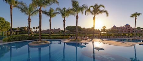 Outdoor pool, pool loungers