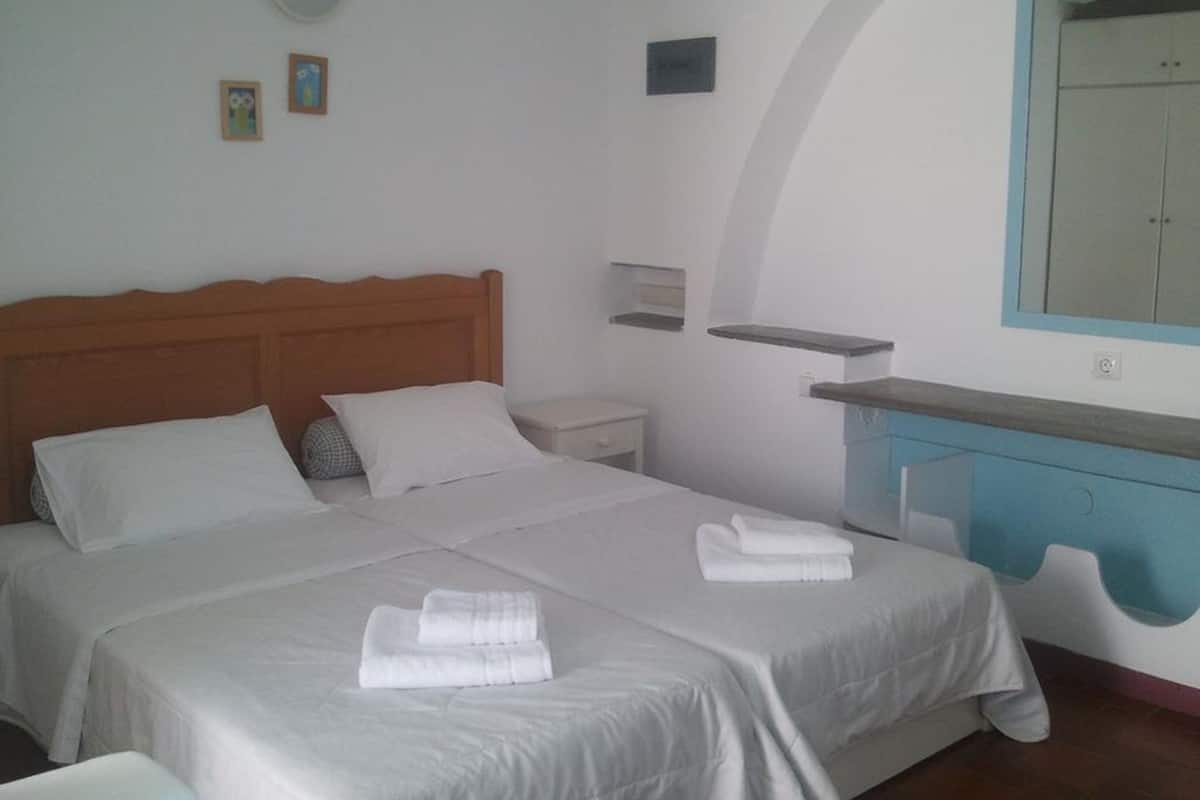 Standard Twin Room | In-room safe, blackout drapes, free WiFi, bed sheets