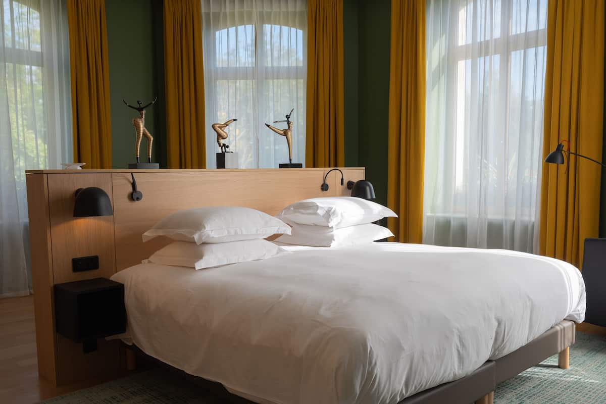 Suite (Privilege) | Premium bedding, minibar, in-room safe, individually decorated