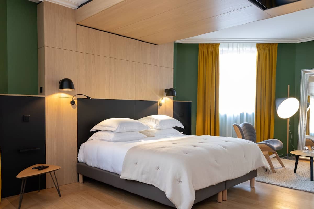 Junior Suite | Premium bedding, minibar, in-room safe, individually decorated