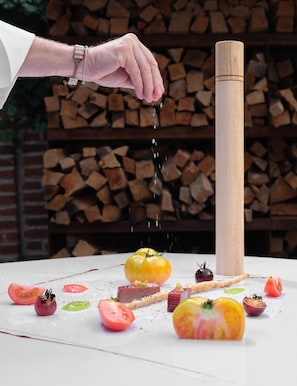 Outdoor dining - Le Domaine de Beaulieu (Busnes)