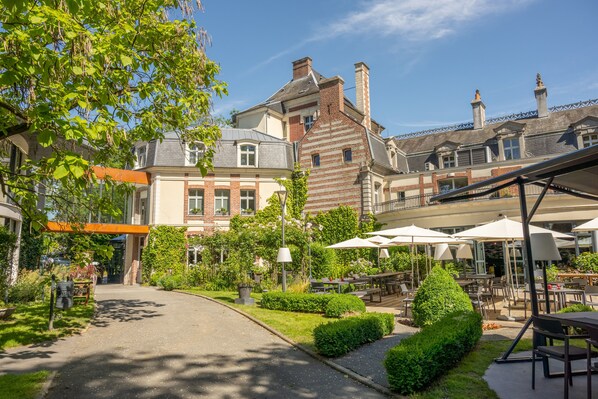 Front of property - Le Domaine de Beaulieu (Busnes)